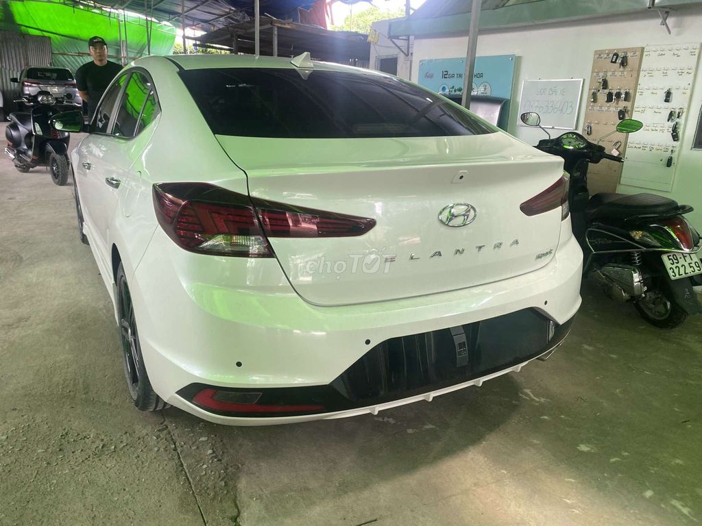 Hyundai Elantra 2022 - ảnh 2