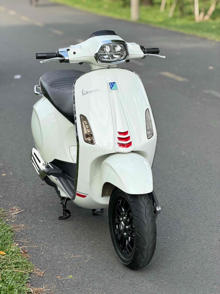 Piaggio Vespa 2022 - ảnh 1