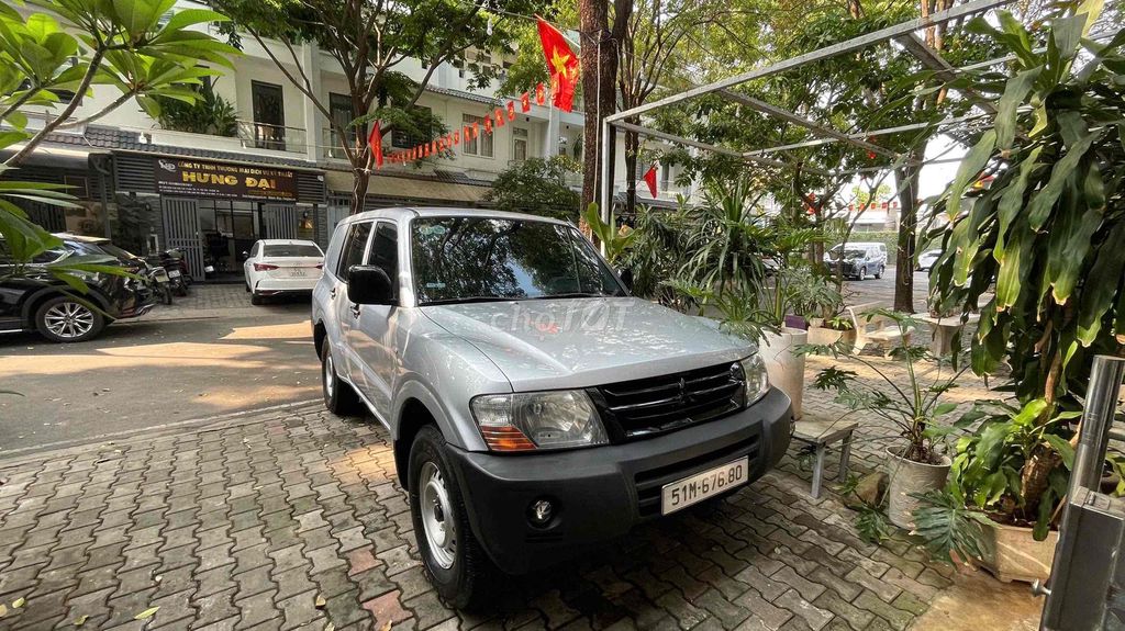 Mitsubishi Pajero - ảnh 1