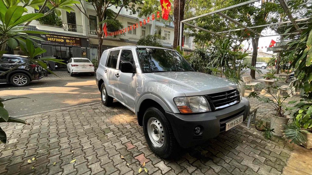 Mitsubishi Pajero - ảnh 2