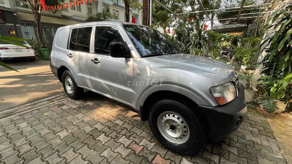 Mitsubishi Pajero - ảnh 3