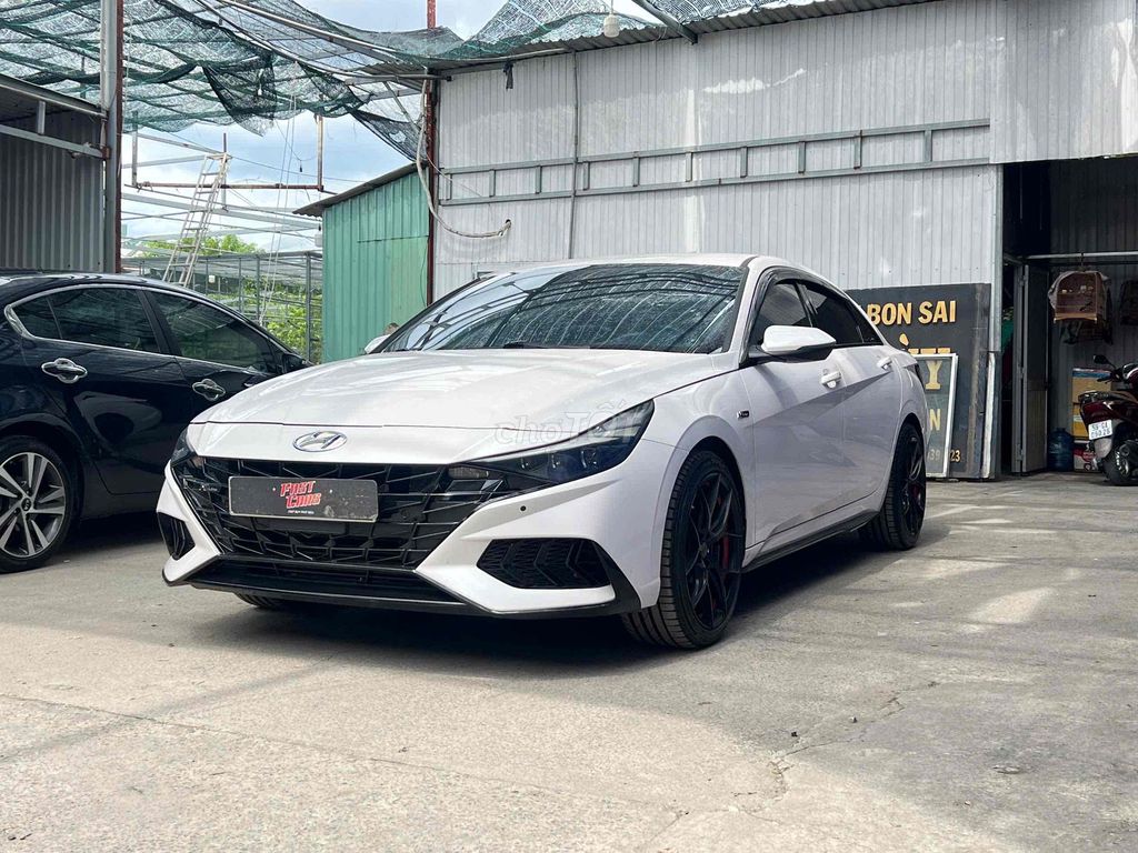 Hyundai Elantra - ảnh 1
