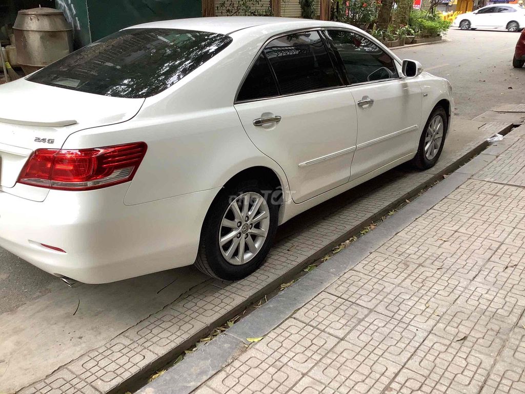 Toyota Camry 2.0E 2010 - ảnh 4