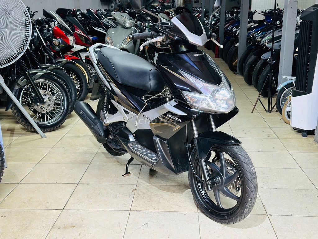XE M 2010 - ảnh 1