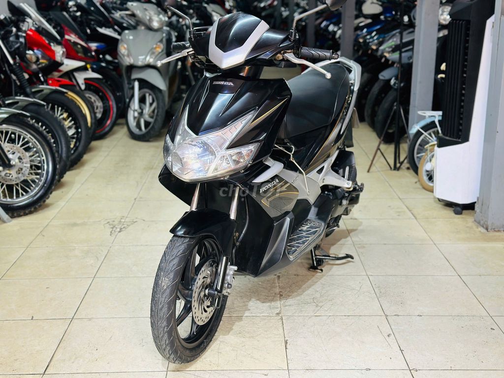 XE M 2010 - ảnh 2