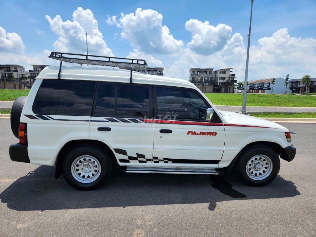 Mitsubishi Pajero - ảnh 2