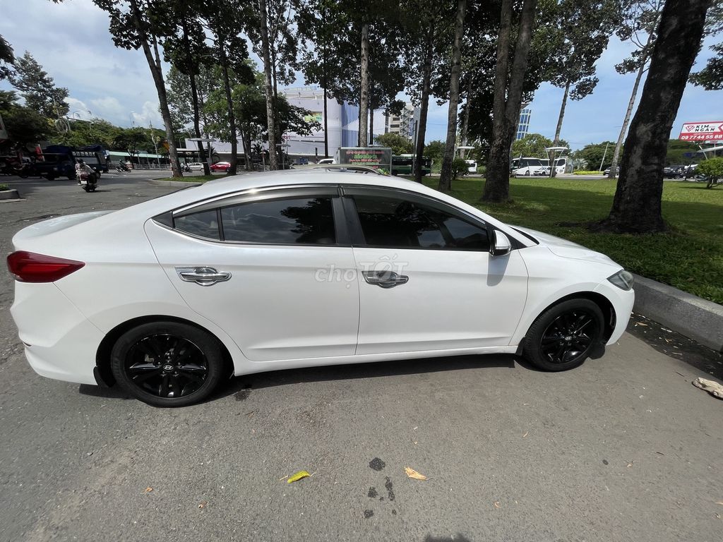 Hyundai Elantra 1.6 AT 2016 - ảnh 4