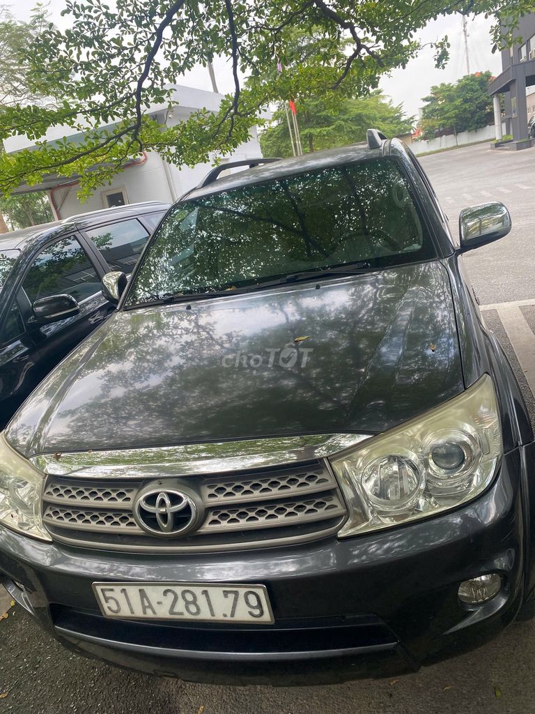Toyota Fortuner 2011 - ảnh 1