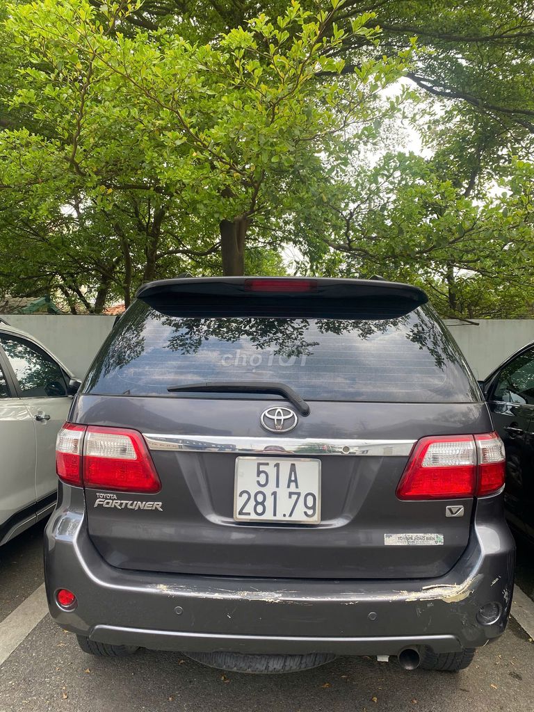 Toyota Fortuner 2011 - ảnh 2