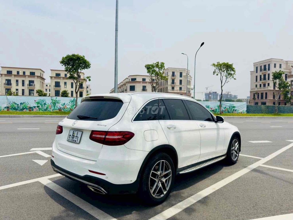 Mercedes-Benz GLC 2018 - ảnh 3