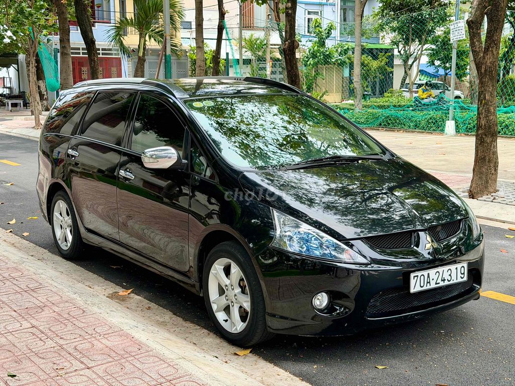 Mitsubishi Grandis 2008 - ảnh 2