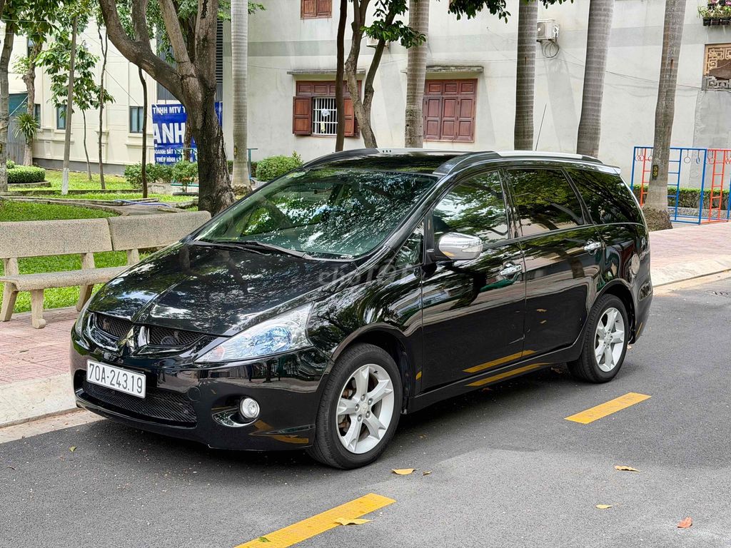 Mitsubishi Grandis 2008 - ảnh 3