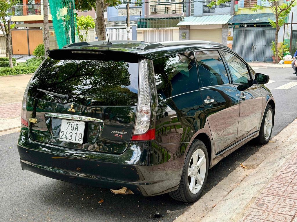 Mitsubishi Grandis 2008 - ảnh 5