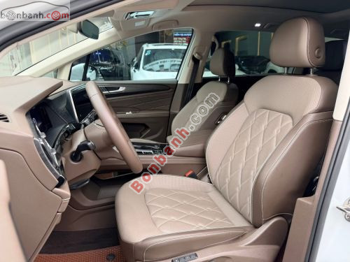 Volkswagen Viloran Luxury 2024 - ảnh 5