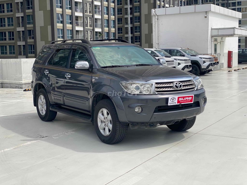 Toyota Fortuner 2011 - ảnh 1