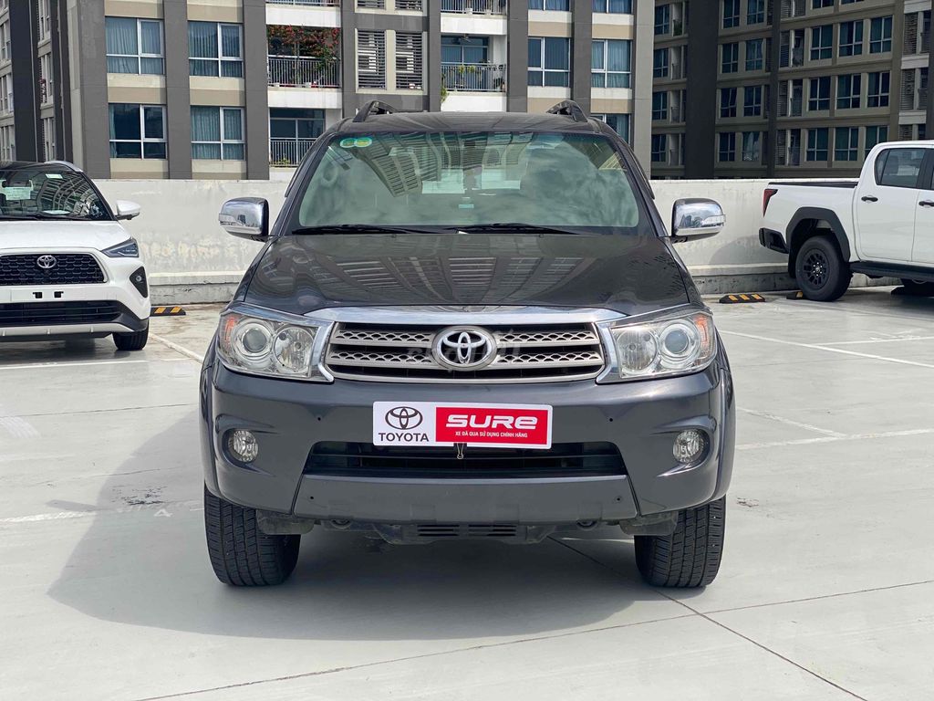 Toyota Fortuner 2011 - ảnh 2