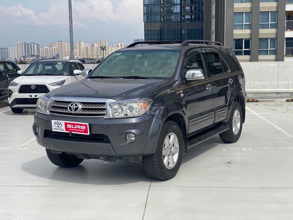 Toyota Fortuner 2011 - ảnh 3