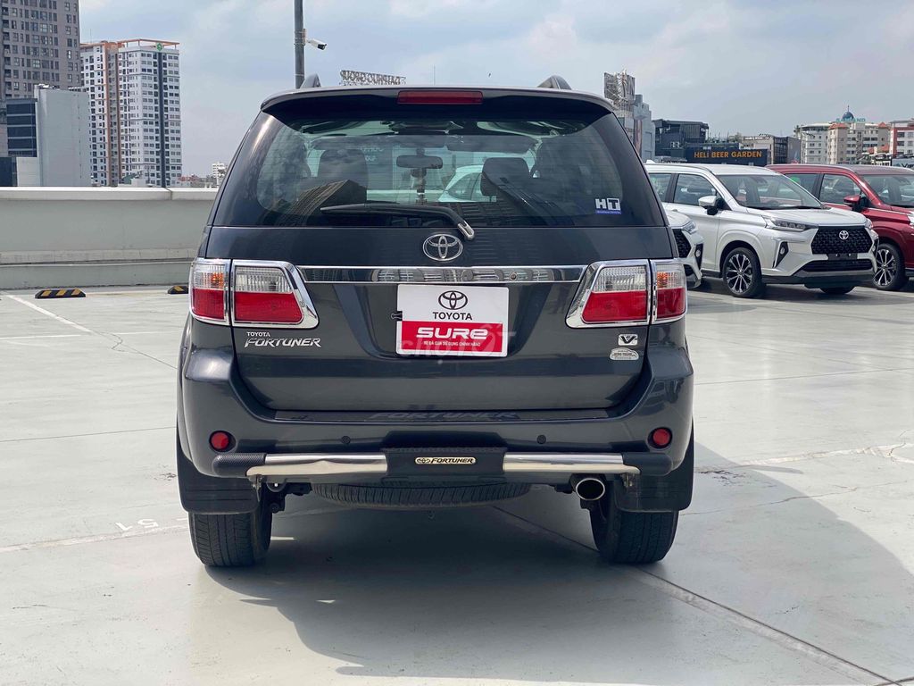 Toyota Fortuner 2011 - ảnh 5