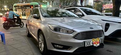Ford Focus - ảnh 1