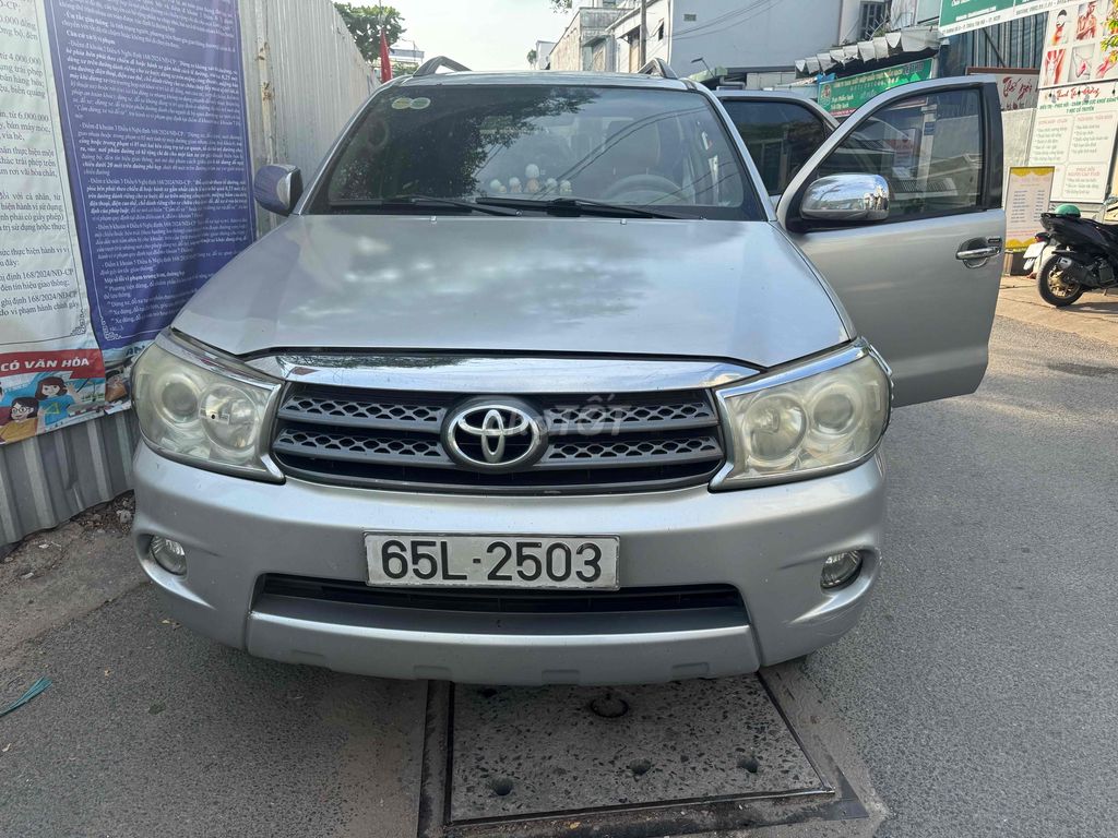 Toyota Fortuner 2009 - ảnh 1