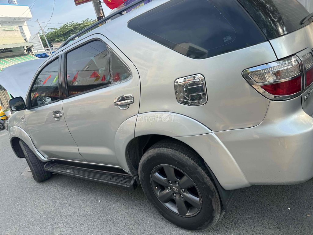 Toyota Fortuner 2009 - ảnh 4