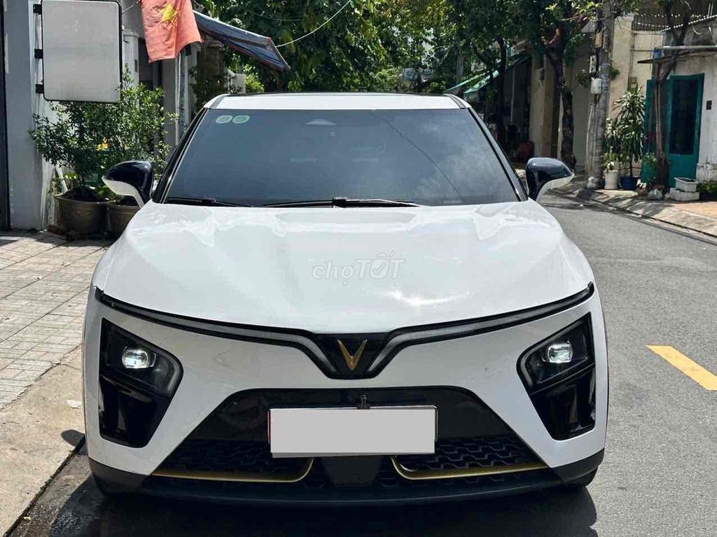 VinFast Limo Green 2025 - ảnh 1