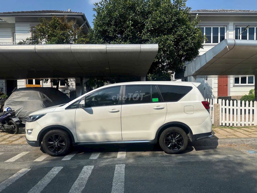 Toyota Innova 2.0 Venturer 2020 - ảnh 1
