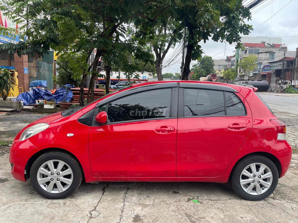 Toyota Yaris 2011 - ảnh 2