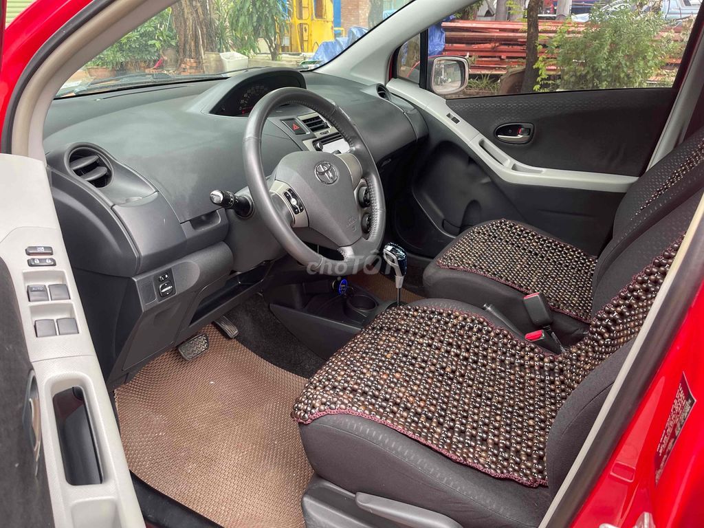 Toyota Yaris 2011 - ảnh 4