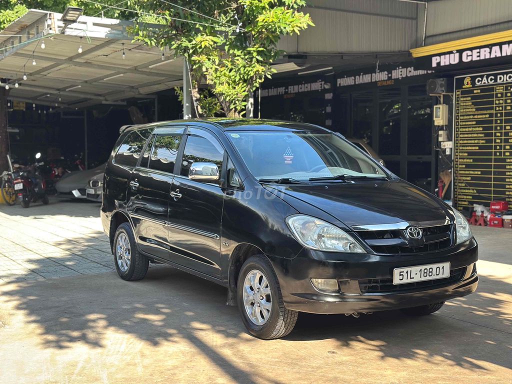 Toyota Innova 2.0G - ảnh 1