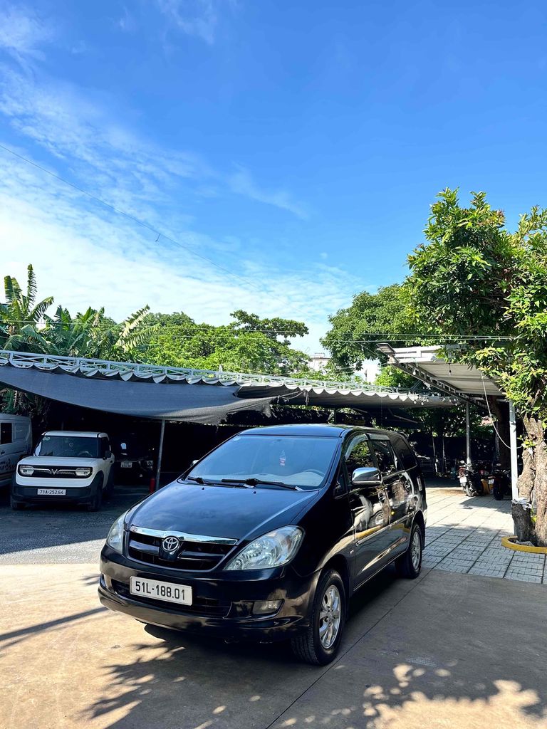 Toyota Innova 2.0G - ảnh 2