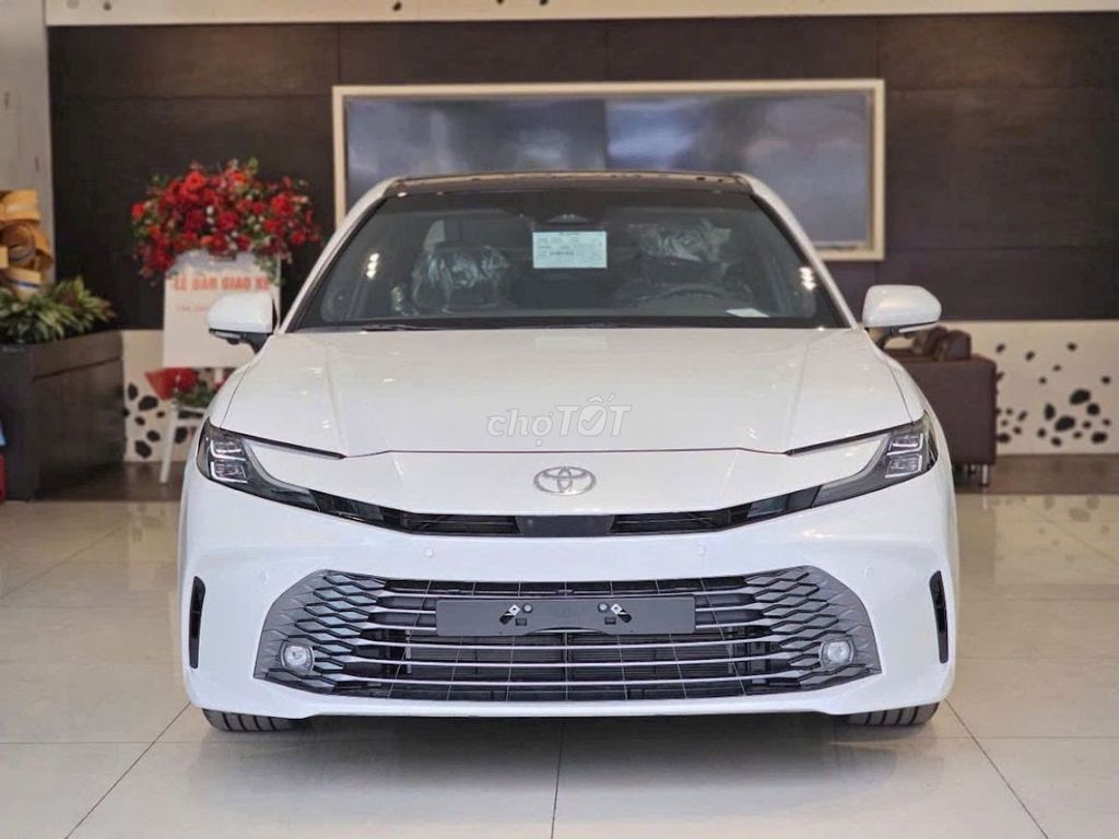 Toyota Camry 2.5 HEV Top 2026 - ảnh 1