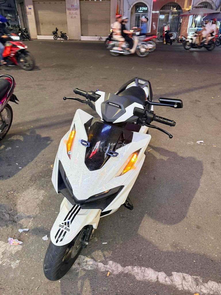 Honda Vario - ảnh 1
