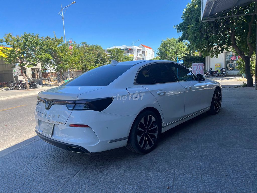 VinFast Lux A2.0 2019 - ảnh 3