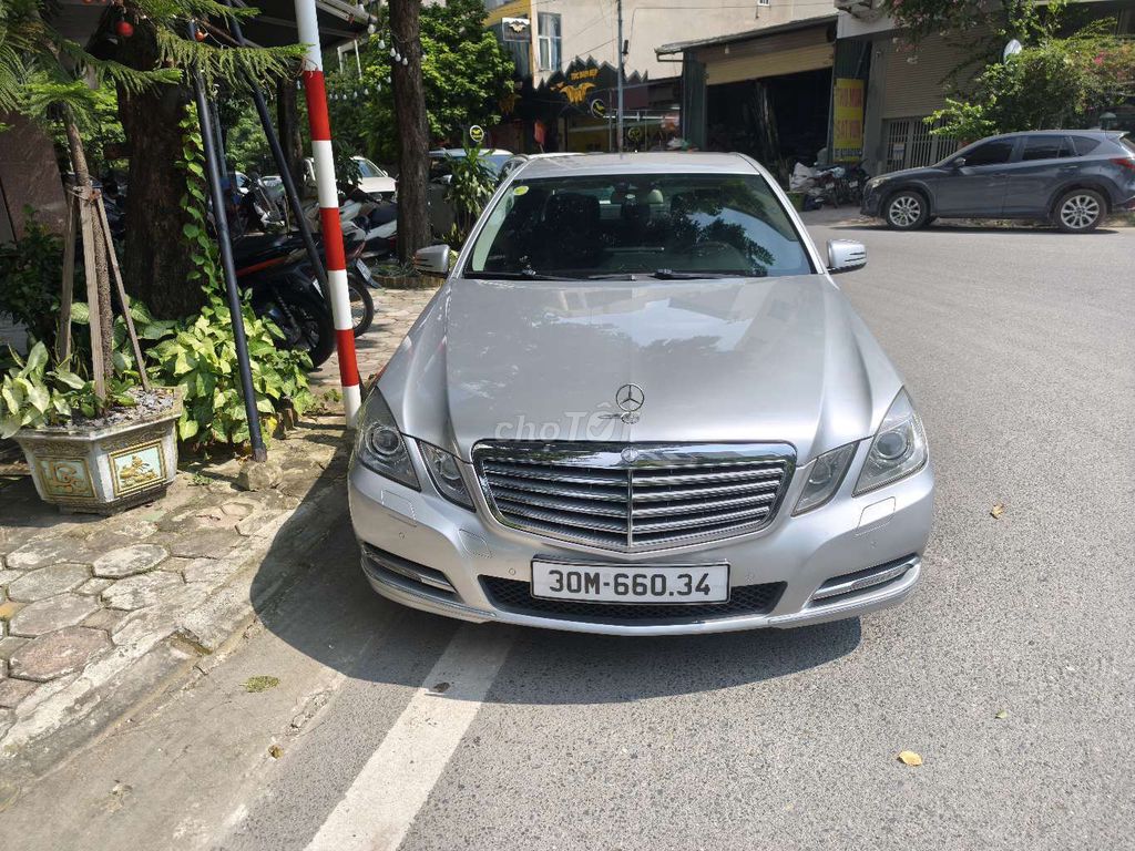 Mercedes-Benz 2011 - ảnh 1