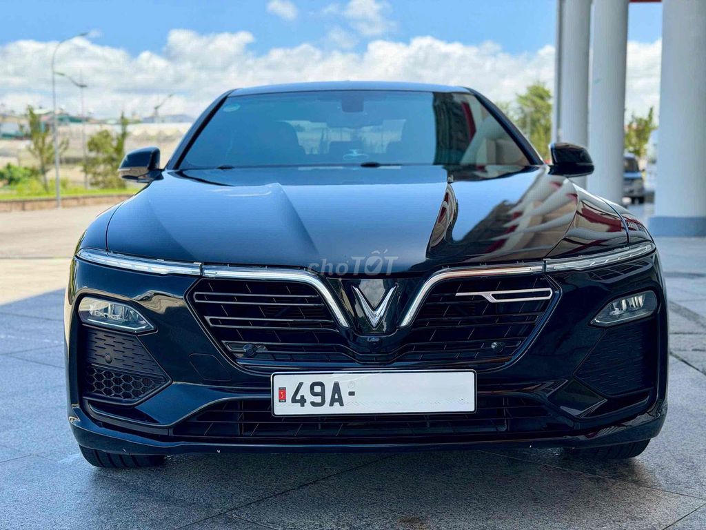 VinFast Lux A2.0 2019 - ảnh 1