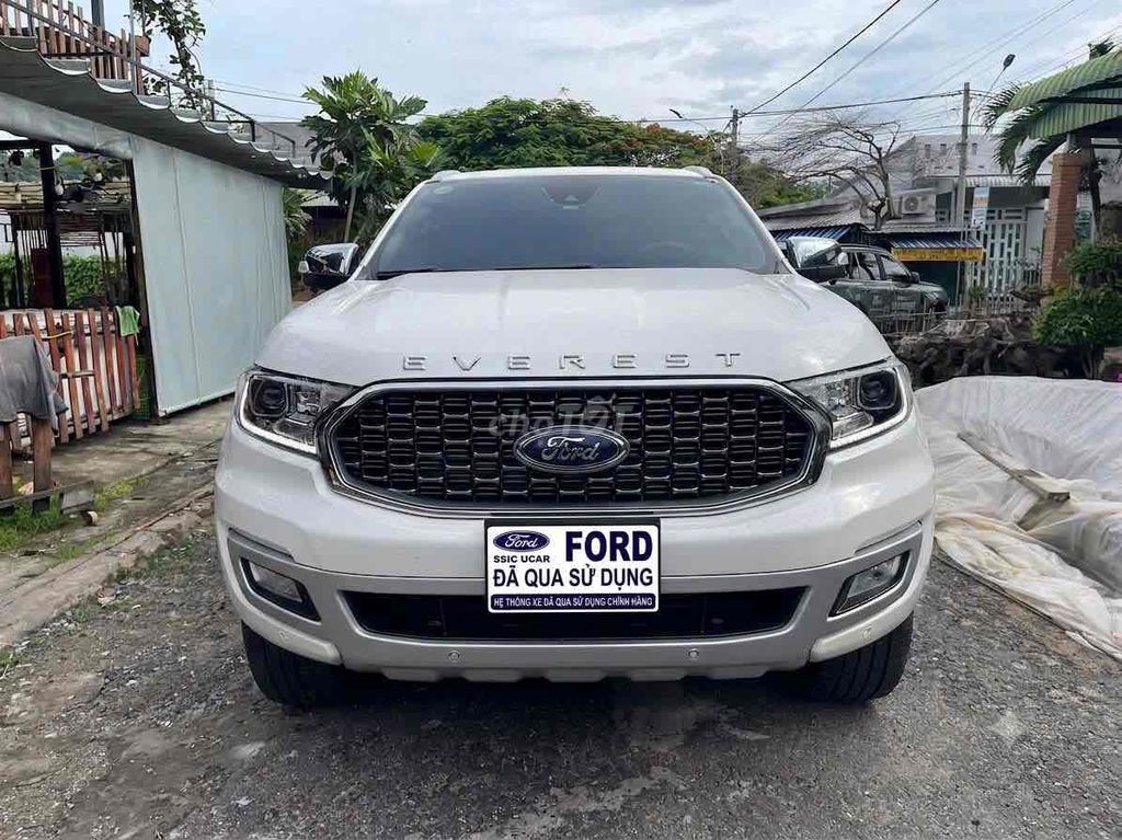 Ford Everest - ảnh 1