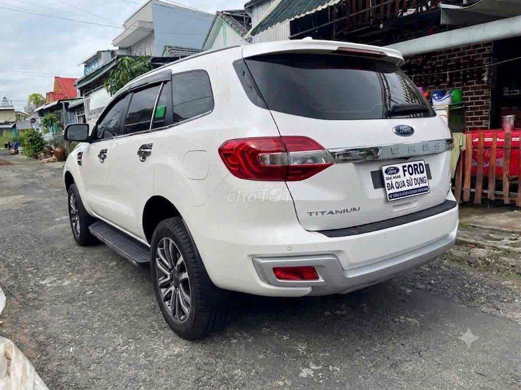 Ford Everest - ảnh 2