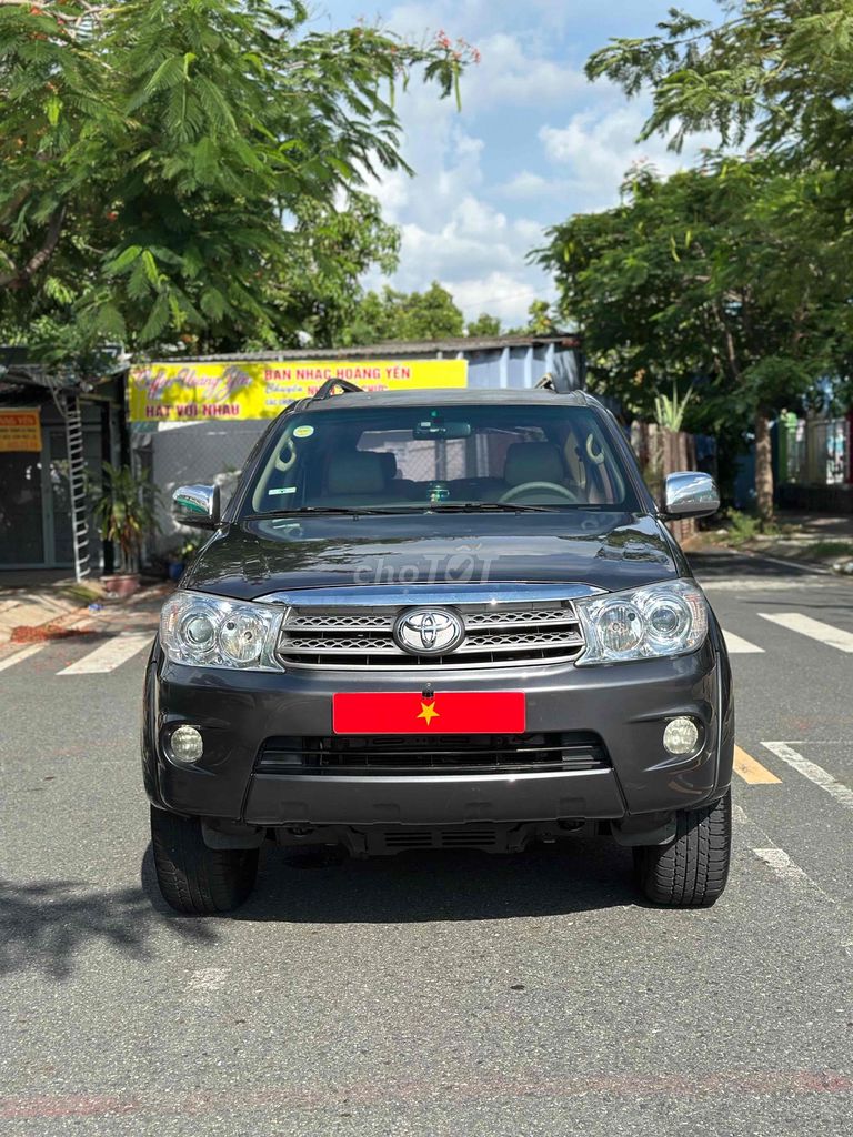 Toyota Fortuner 2009 - ảnh 4