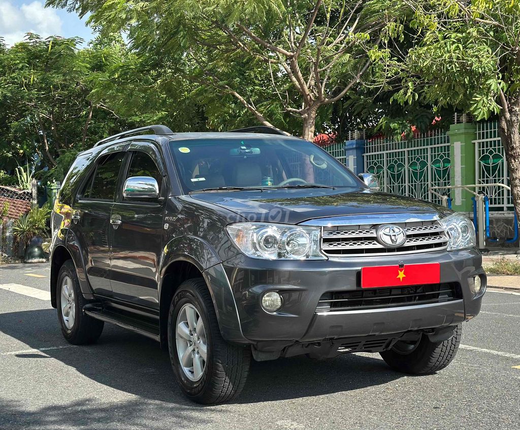 Toyota Fortuner 2009 - ảnh 5