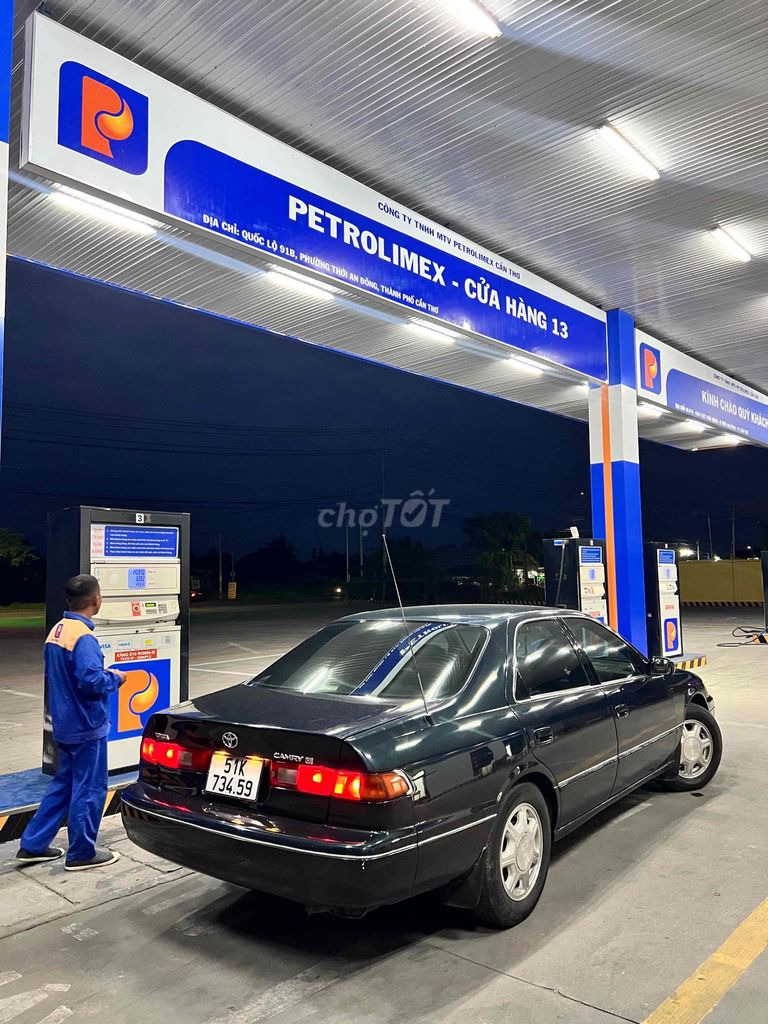 Toyota Camry - ảnh 2