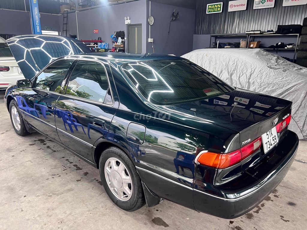 Toyota Camry - ảnh 4