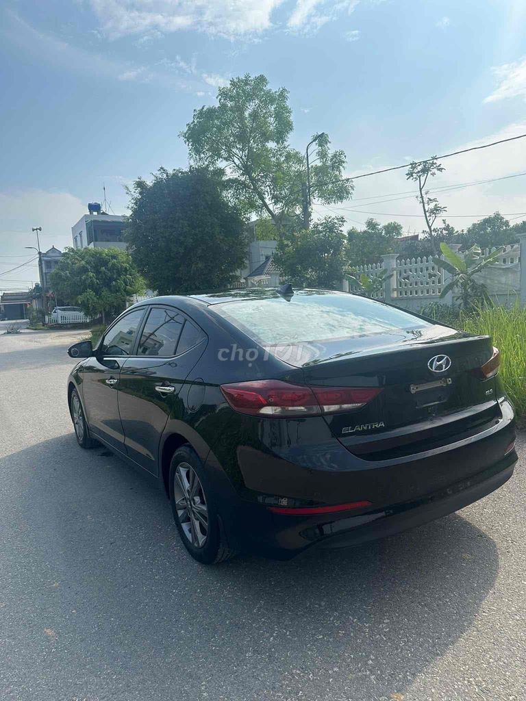 Hyundai Elantra 2017 - ảnh 2