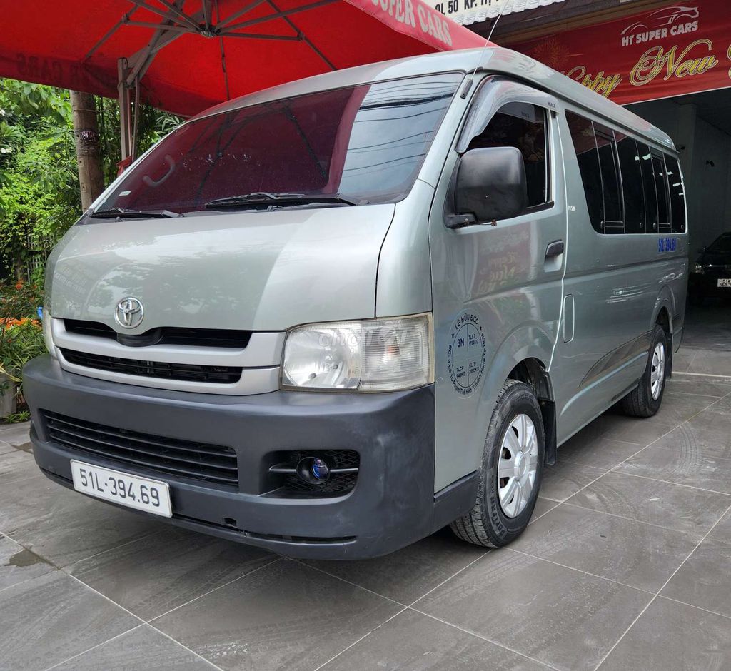Toyota Hiace - ảnh 1