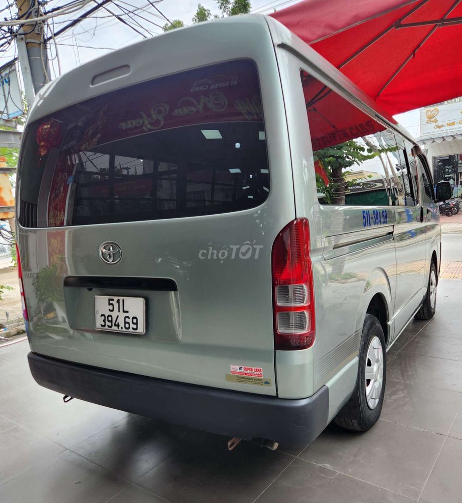 Toyota Hiace - ảnh 3