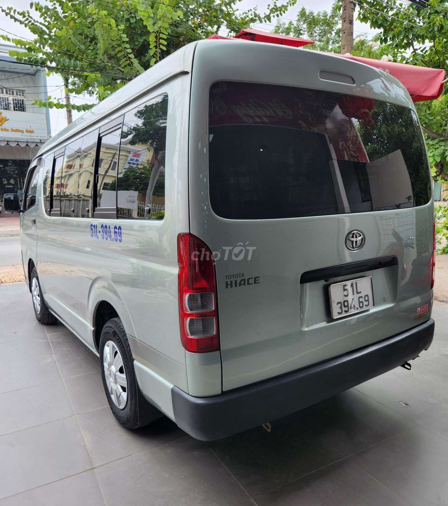 Toyota Hiace - ảnh 4