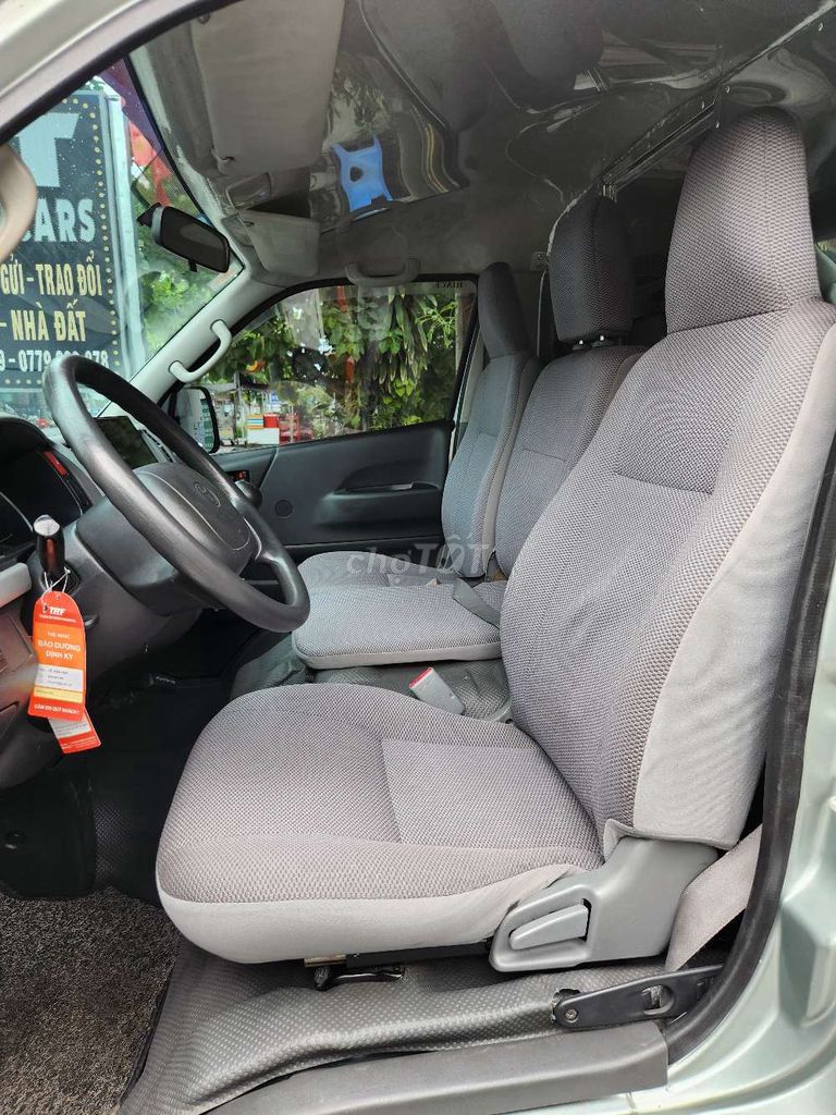 Toyota Hiace - ảnh 5