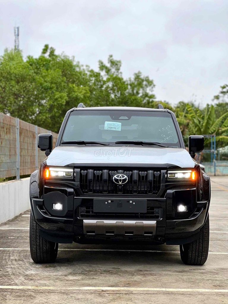 Toyota Land Cruiser Prado - ảnh 2