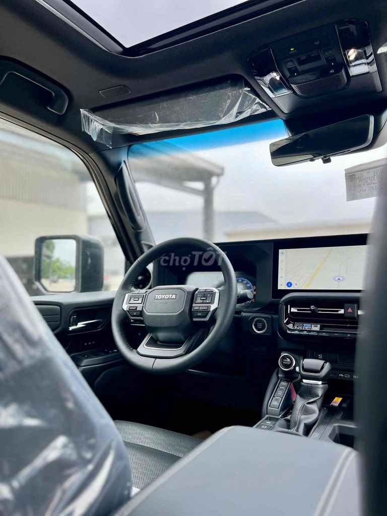 Toyota Land Cruiser Prado - ảnh 3