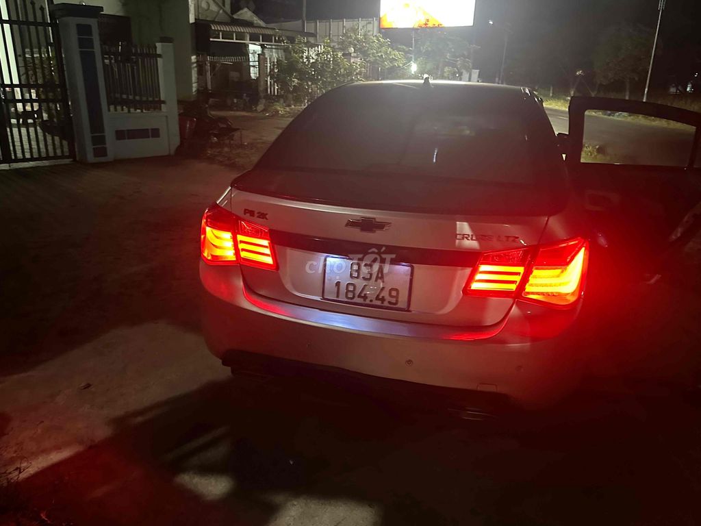 Chevrolet Cruze 2011 - ảnh 3